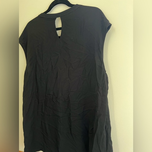 Simple Black Keyhole Tank Camisole (2 colours avail) - Picture 4 of 8